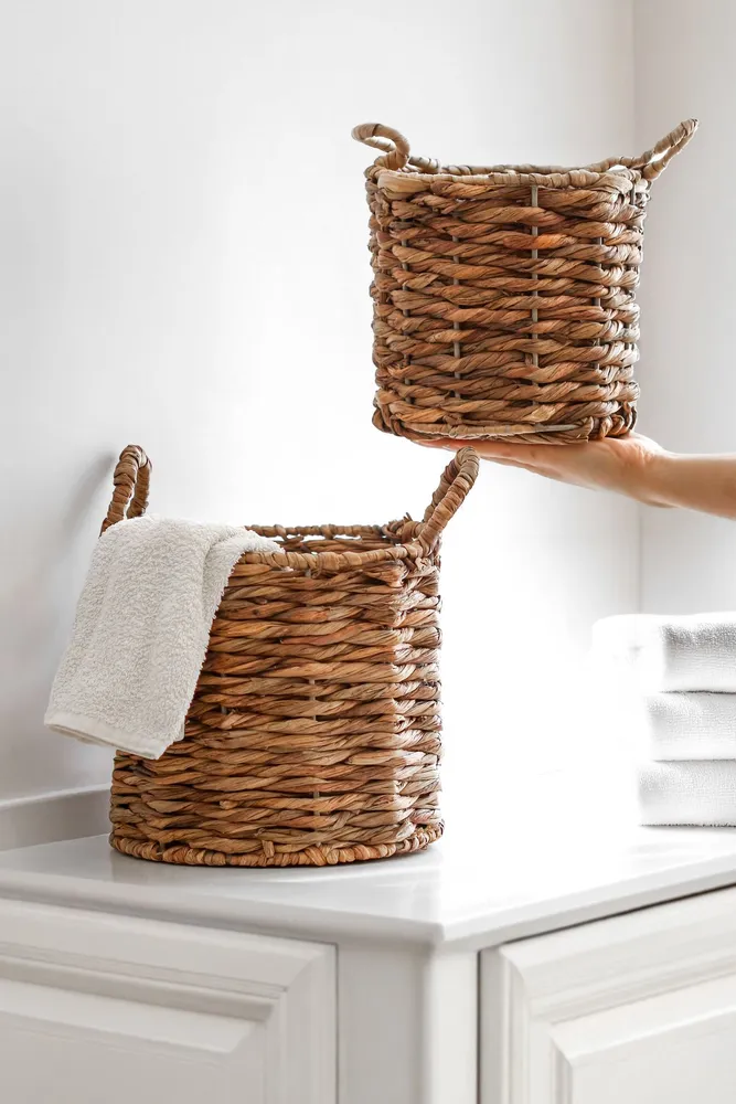 Wicker baskets and towels in a bright bathroom