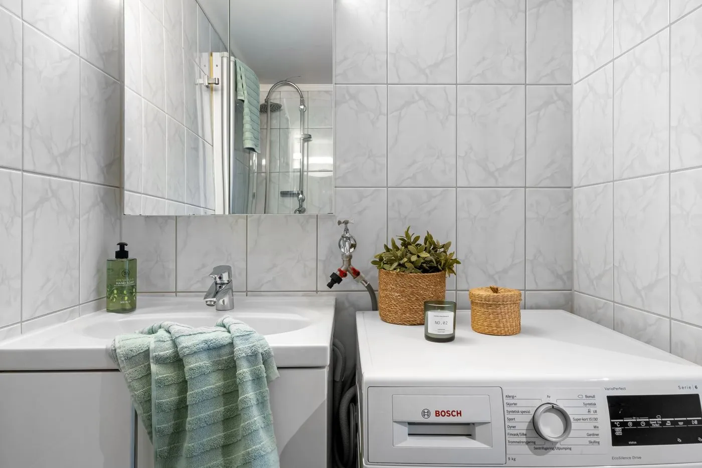 Bathroom with an integrated laundry area and plants
